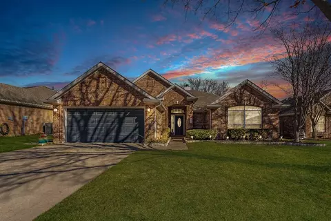3733 Lake Country Dr, Denton, TX 76210