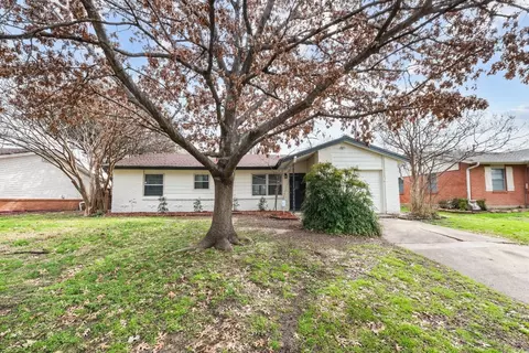 2114 Brookshire St, Arlington, TX 76010