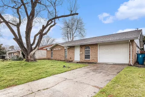 1019 Hillwood Dr, Lewisville, TX 75067