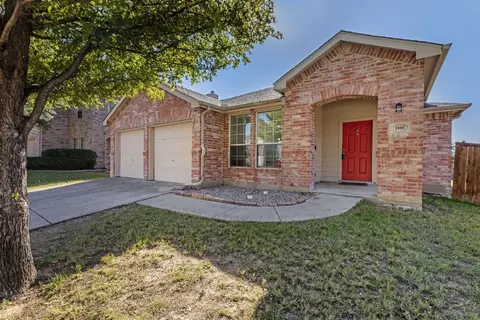1100 Mockingbird Dr, Aubrey, TX 76227