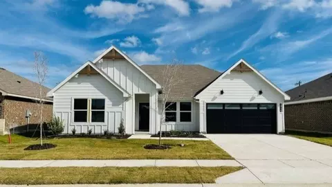 1716 Central Park Dr, Alvarado, TX 76009