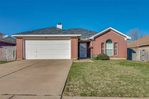 1208 Meadow Gln, Crowley, TX 76036
