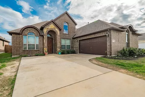 302 Stefani Dr, Red Oak, TX 75154