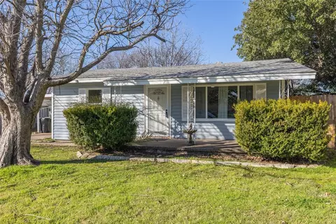 1313 Yates Dr, Hurst, TX 76053