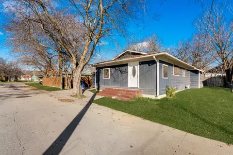 105 Burnett St, Waxahachie, TX 75165