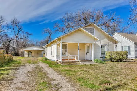 909 S Clements St, Gainesville, TX 76240
