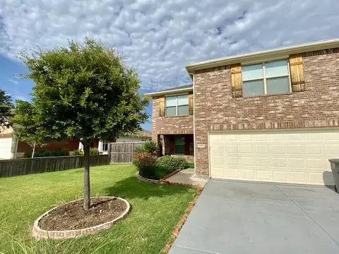 1822 Bayfront Dr, Grand Prairie, TX 75051