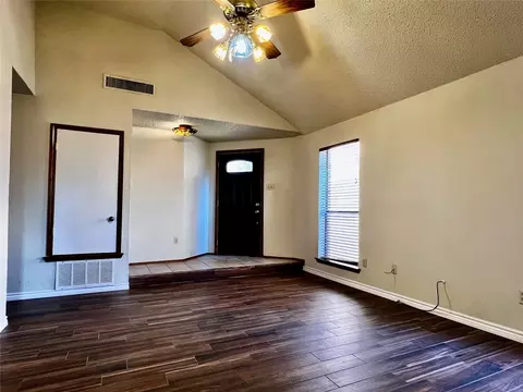 1010 Thistle Dr, Mesquite, TX 75149 photo 4