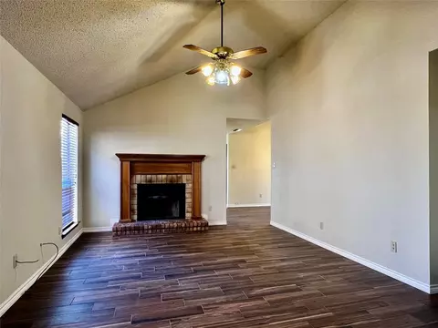 1010 Thistle Dr, Mesquite, TX 75149 photo 2