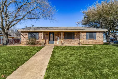 2501 Easy St, Denison, TX 75020