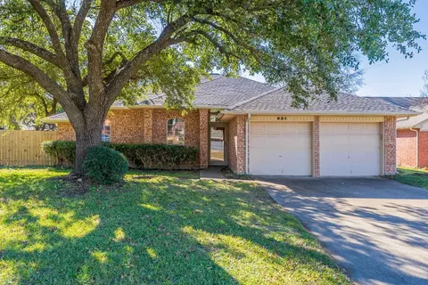 931 Brookside Dr, Cedar Hill, TX 75104