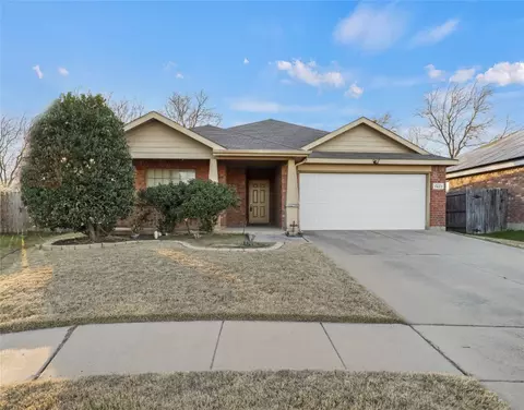 7402 Fossil Creek Dr, Arlington, TX 76002