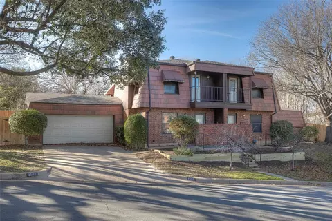 2058 Owasso St, Fort Worth, TX 76107