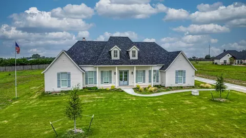 1028 Pioneer Xing, Weatherford, TX 76088