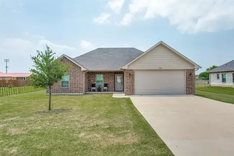 614 Mohawk Dr, Tioga, TX 76271