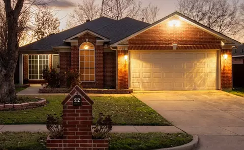 912 Santa Fe Dr, Saginaw, TX 76131
