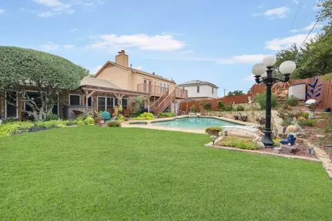 2107 Hill Country Dr, Arlington, TX 76012