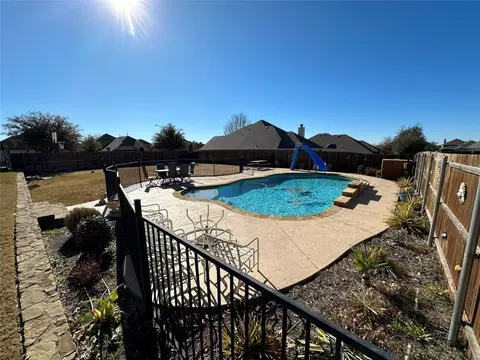 5316 Smokey Ridge Dr, Fort Worth, TX 76123