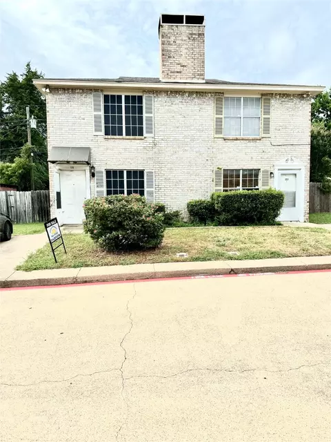 135 Graystone Pl, Duncanville, TX 75137