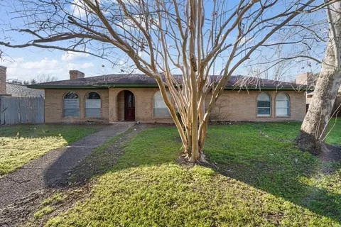 108 Chieftain Dr, Waxahachie, TX 75165