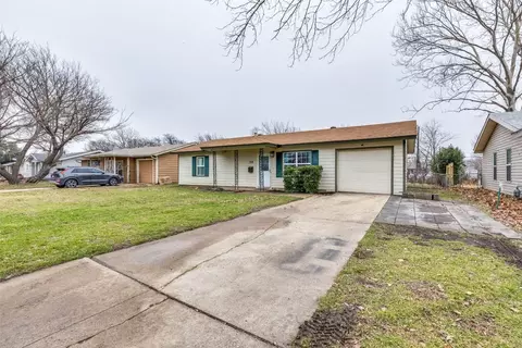 108 NE Murphy Rd, Burleson, TX 76028