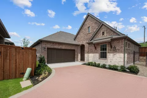 2057 Spotted Fawn Dr, Arlington, TX 76005