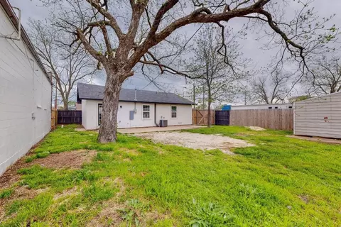 1603 Monroe St, Commerce, TX 75428 photo 2