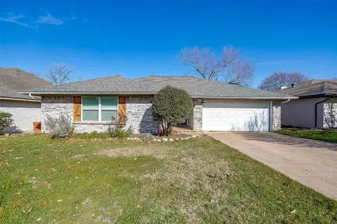 3940 Singleleaf Ln, Fort Worth, TX 76133