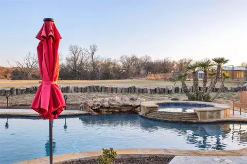 121 Cooper Ct, Springtown, TX 76082