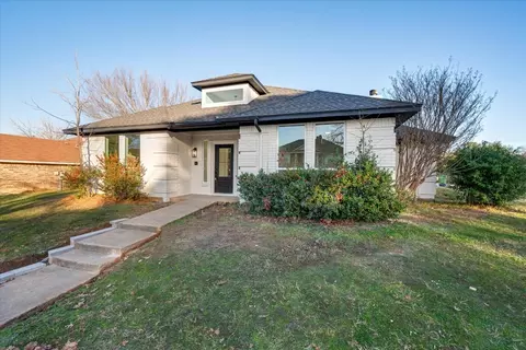 3900 Cedar Ridge Dr, Bedford, TX 76021