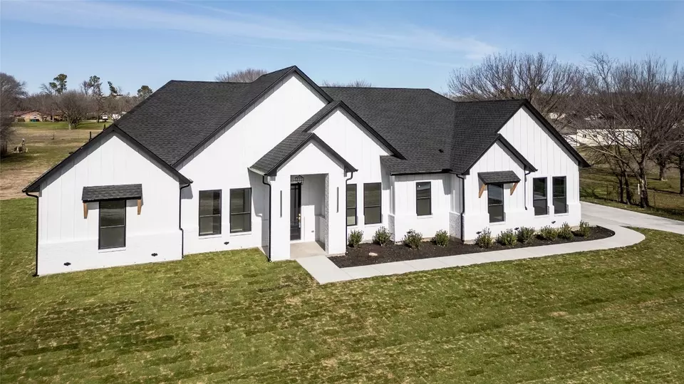 1932 Ash Creek Dr S, Azle, TX 76020 35 Photos Movoto