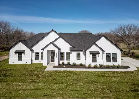 1932 Ash Creek Dr S, Azle, TX 76020
