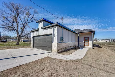 3112 Gillespie St, Greenville, TX 75401