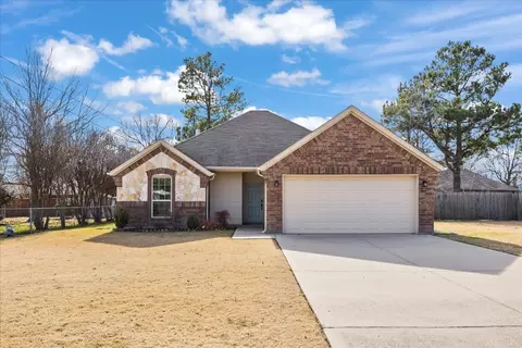 1705 Drake Dr, Commerce, TX 75428