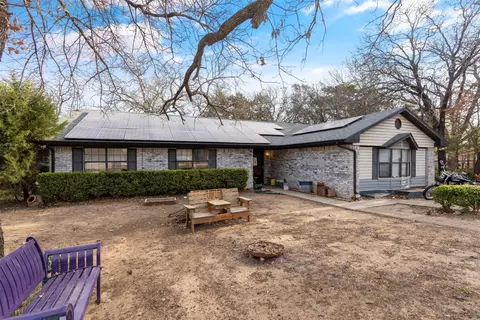 211 Pembrook St, Lake Dallas, TX 75065