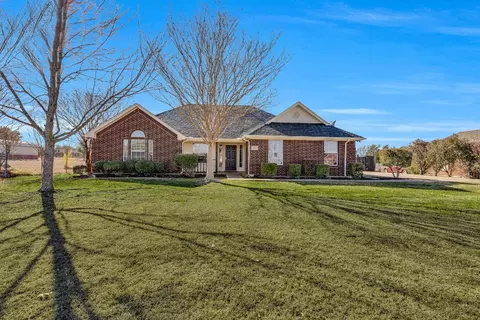 217 Country Meadows Dr, Waxahachie, TX 75165