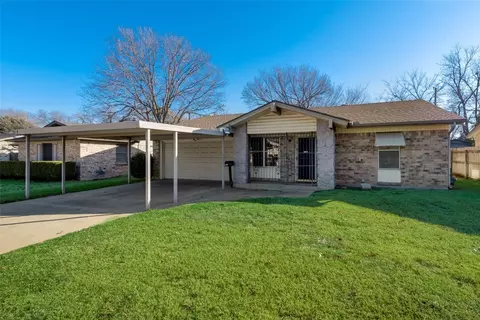 703 Clover Park Dr, Arlington, TX 76013