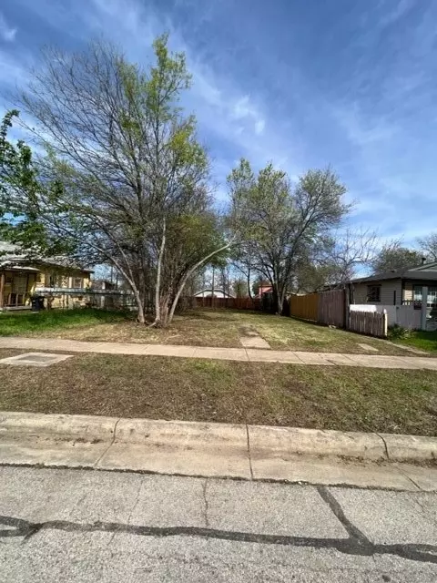 1017 E Leuda St, Fort Worth, TX 76104