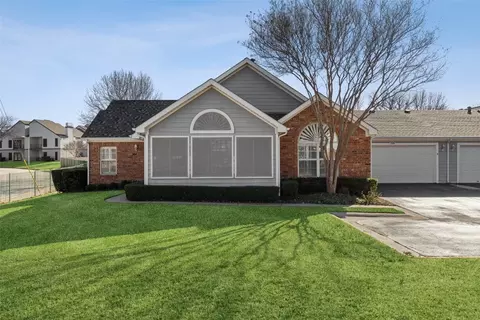 2215 Field Ln, Bedford, TX 76021