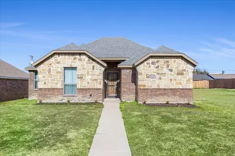 3308 Kari Ln, Greenville, TX 75402