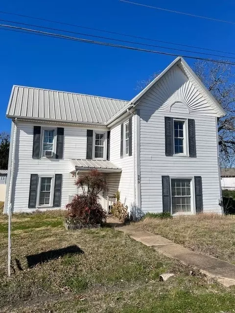 205 N Randolph St, Tom Bean, TX 75489