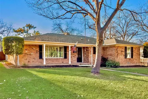 2415 Fenestra Dr, Dallas, TX 75228