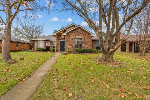 1044 S Pepperidge Dr, Lancaster, TX 75134