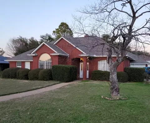 607 S Nolan River Rd, Cleburne, TX 76033