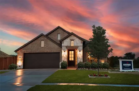100 Magnolia Dr, Azle, TX 76020