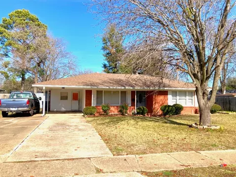 2619 Plantation Dr, Bossier City, LA 71111