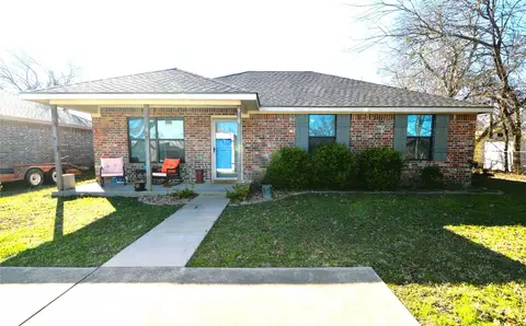 910 Marshall St, Sanger, TX 76266