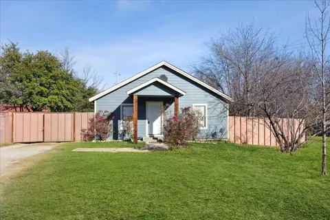 817 Donna St, Fort Worth, TX 76110