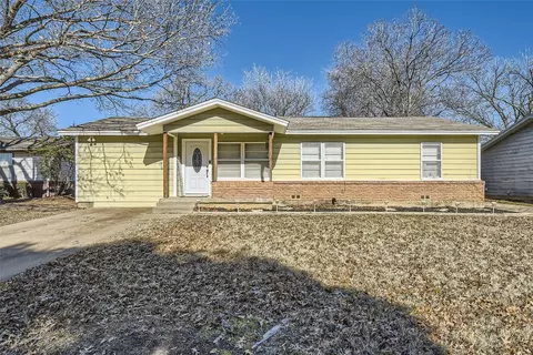 712 W Redbud Dr, Hurst, TX 76053