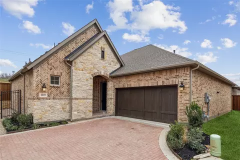 2029 Spotted Fawn Dr, Arlington, TX 76005